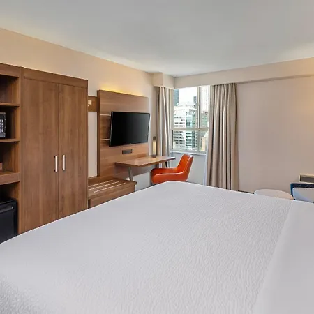 Holiday Inn Express Toronto Downtown By Ihg-3