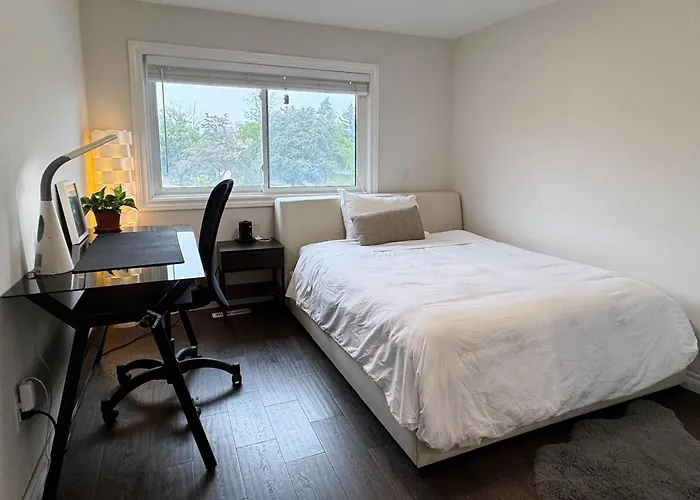 Modern Newly-Renovated Suite Free Parking